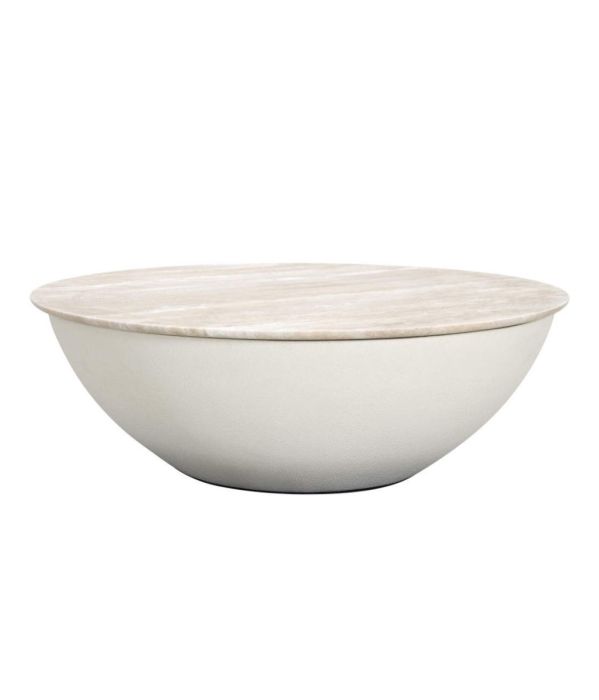 Mesa de centro contemporánea en microcemento blanco y sobre de travertino natural.