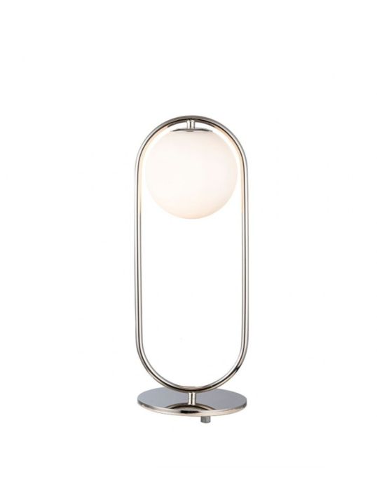 Lámpara de sobremesa moderna con estructura metálica dorada y pantalla esférica de cristal opaco blanco.