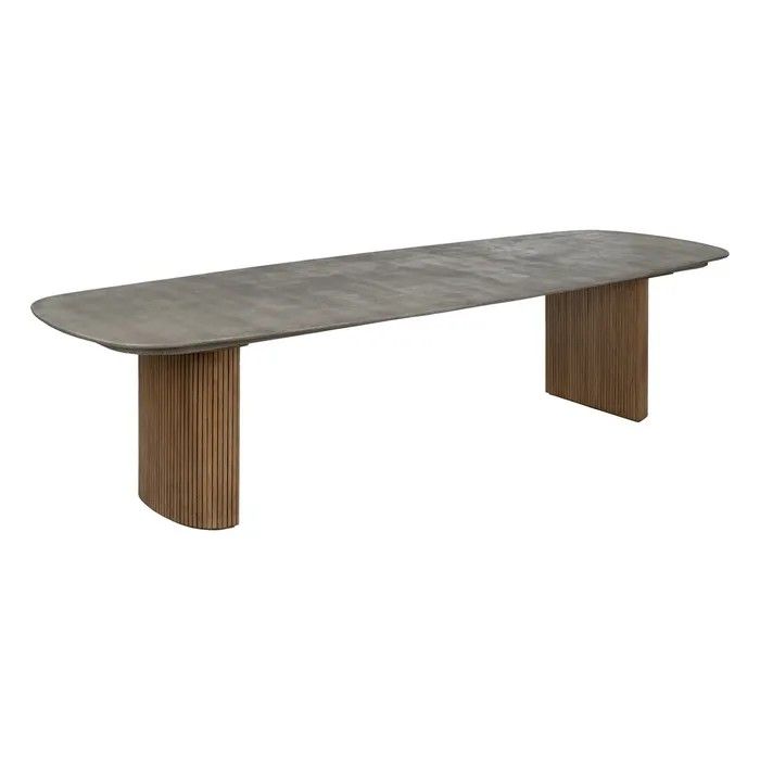 Mesa de comedor nórdica en madera de roble natural y sobre de microcemento gris.