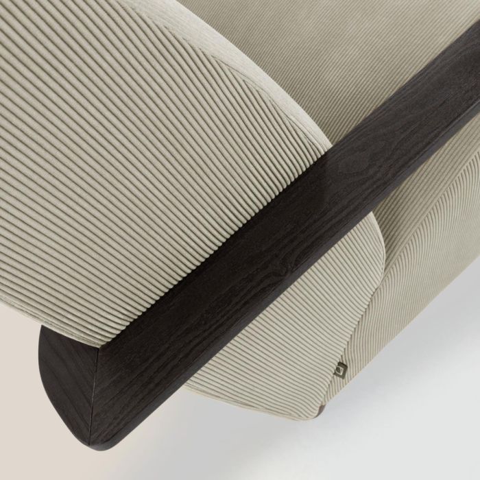 Sillón Nórdico Pana Natural Beige Reposabrazos Madera Tono Wengue
