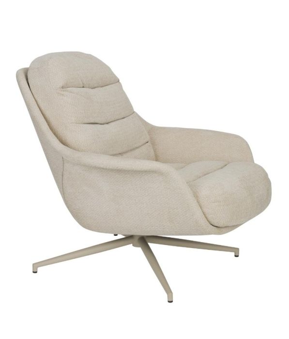 Sillón nórdico moderno en madera contrachapada tapizado en tejido beige y patas de metal.