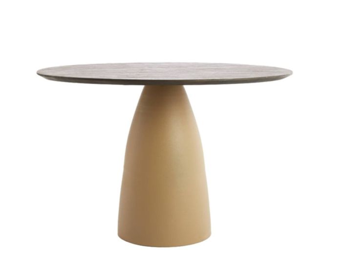 Mesa comedor moderna con sobre en madera marrón aceitado y base de metal beige mate.