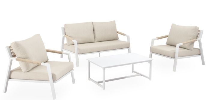 Conjunto de jardín étnico un sofá, sillones y una mesa de centro en mimbre, aluminio y porcelana en tono blanco y gris claro.