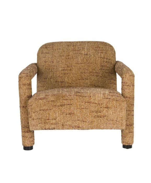 Sillón vintage en madera de eucalipto tapizado en tela ocre amarillo de tacto suave.