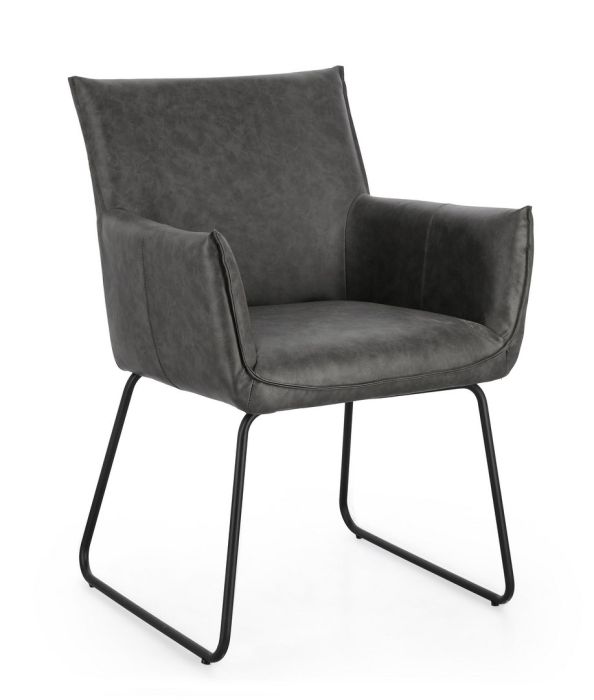 Silla en madera contrachapada tapizado en cuero gris oscuro y patas de acero negro.