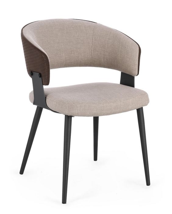 Silla en madera tapizada en tejido gris con respaldo de cuero marrón y acero negro.