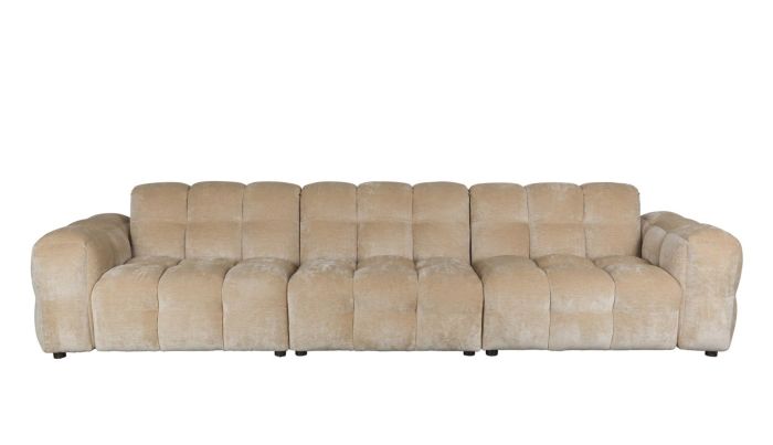 Sofá de 4,5 plazas en madera tapizada en terciopelo beige.