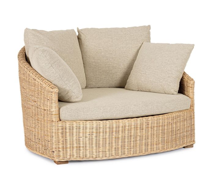 Sofá en ratán natural, tejido gris claro y patas de madera de mango.