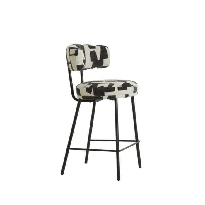 Taburete alto en metal negro tapizado en tela crema con estampado negro.