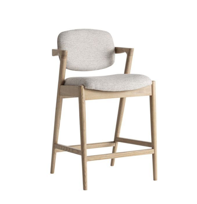 Taburete en madera de fresno natural tapizado en tejido beige.