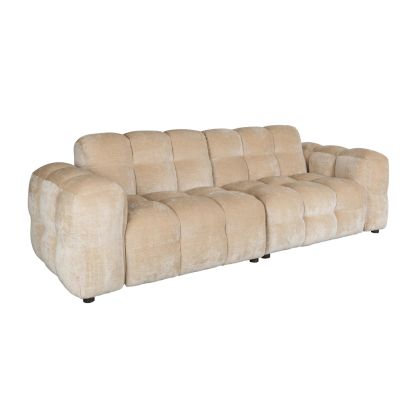 Sofá en madera de pino tapizado en tela beige.