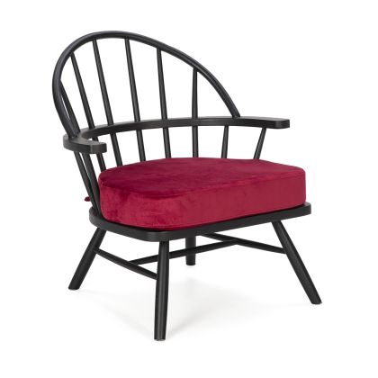 Sillón mid-century en madera negra y cojín en tela roja.