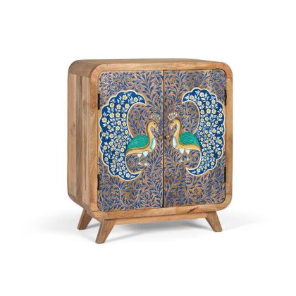 Mesita de noche o mueble auxiliar étnico en madera de mango natural con pavos reales multicolor.