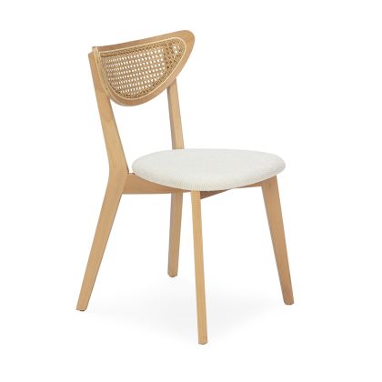 Silla nórdica estructura de madera, respaldo de ratán natural y asiento tela blanca.