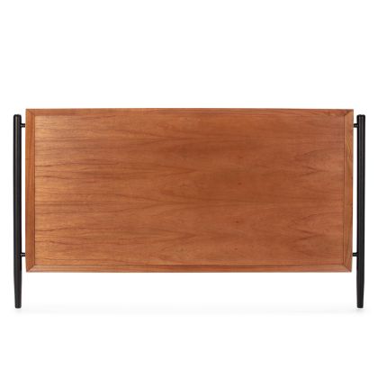 Cabecero en madera marrón y metal negro.
