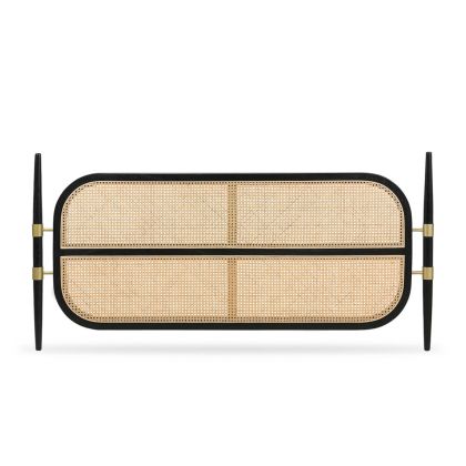 Cabecero étnico trenzado en ratán natural, estructura de madera de cedro negro y detalles en metal dorado.