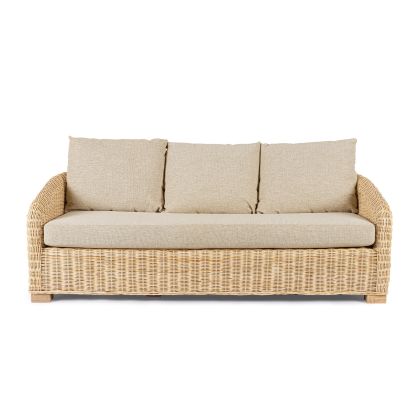 Sofá de jardín tropical en madera de mango y ratán natural con cojines en tejido beige.