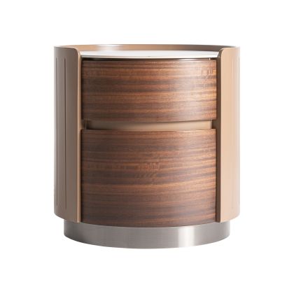 Mesita de noche en madera marrón con sobre de piedra sinterizada blanco mate. Mesita de noche en madera marrón con sobre de piedra sinterizada blanco mate.