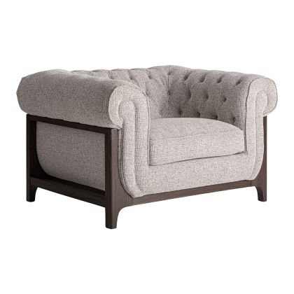 Sillón en madera de fresno marrón oscuro tapizado en tejido gris.