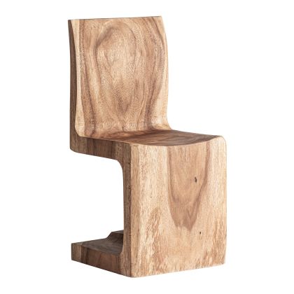 Silla en madera de suar marrón claro.