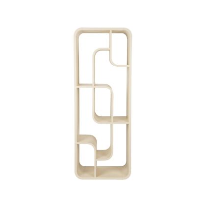 Estantería nórdica moderna en madera de roble beige.