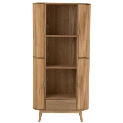 Estantería abierta nórdica en madera natural.