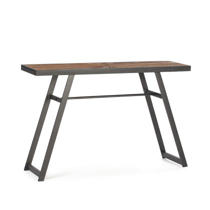 Consola industrial con estructura de metal negro y sobre de madera marrón.