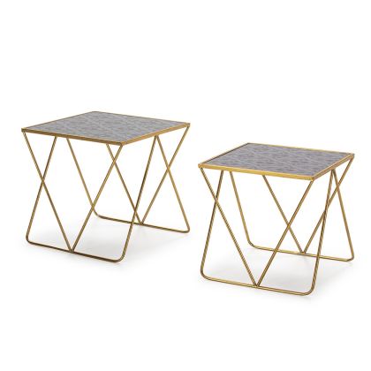 Set de 2 mesas auxiliares art decó en metal dorado y cristal decorado burdeos.