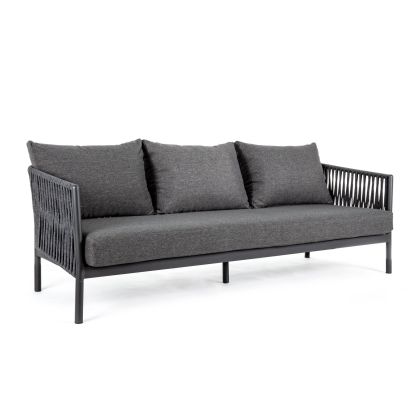 Sofá moderno en aluminio, cuerda y cojines tapizados en tela gris oscuro.