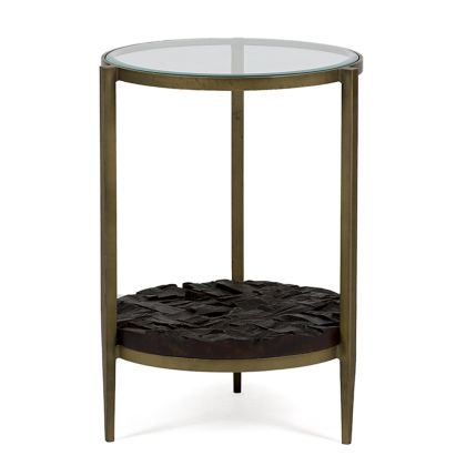 Mesa Auxiliar en Metal dorado antique, con una superficie de Cristal transparente, y en el inferior una base de Madera marrón.