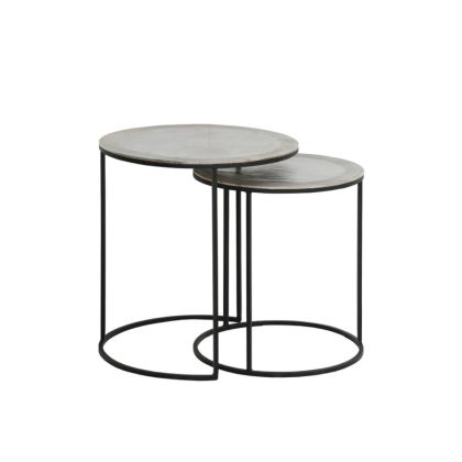 Set de 2 mesas auxiliares industrial moderno en metal plateado.