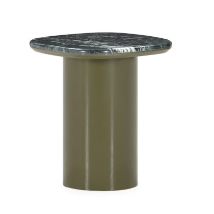 Mesa auxiliar moderna con sobre de mármol verde veteado y base cilíndrica de madera en acabado verde arcilla brillo.