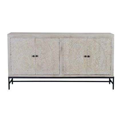 Aparador estilo industrial en madera de mango blanco envejecido con una base de metal negro.