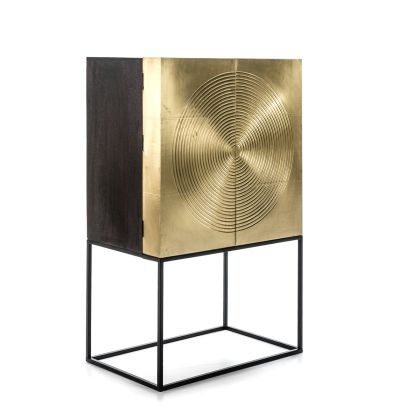 Mueble bar art decó en madera caoba oscuro, dorado y metal negro.
