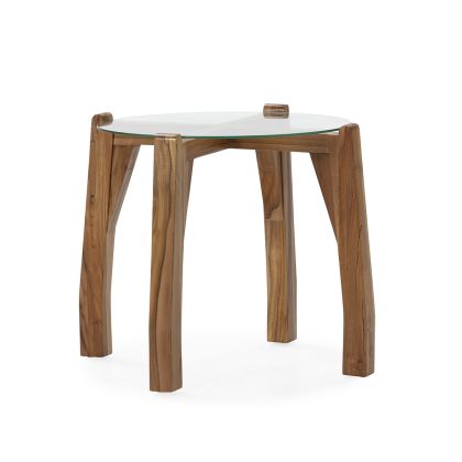 Mesa auxiliar moderna en madera de teca marrón con sobre de cristal transparente.