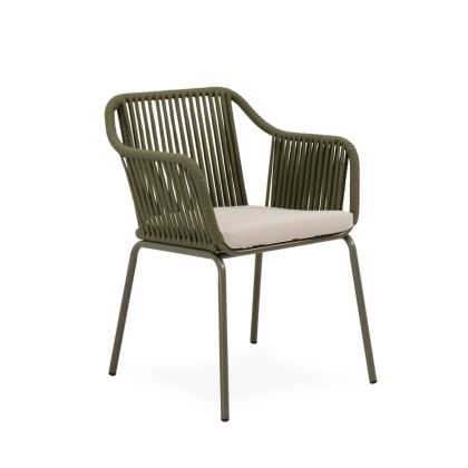 Silla de exterior étnica en acero galvanizado, cuerda verde y cojín en tejido gris claro.