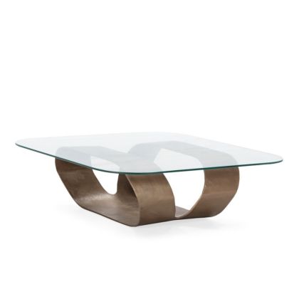 Mesa de centro contemporánea con sobre de cristal y base ondula de metal bronce envejecido.
