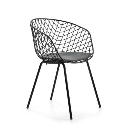 Silla industrial moderna en metal con cojín negro.
