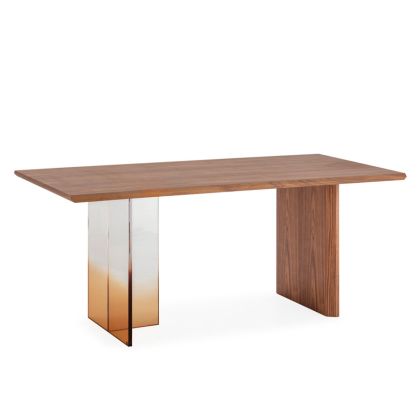 Mesa de comedor moderna en madera nogal y acrílico transparente ahumado.