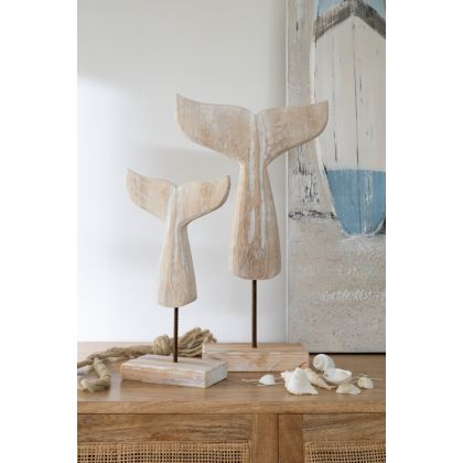 Figura decorativa cola de ballena encalada en madera de paulownia de natural y hierro.
