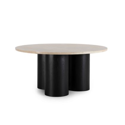 Mesa de comedor de diseño moderno con sobre de mármol travertino crema y patas de chapa de roble en negro.