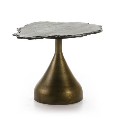 Mesa Auxiliar Refinada con base de Metal dorada y superficie de Piedra negra.
