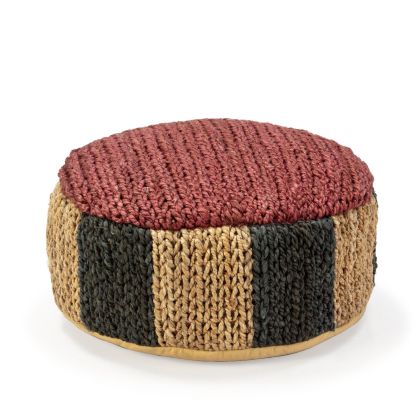 Puff Boho de Shumak en natural, negro y rojo.