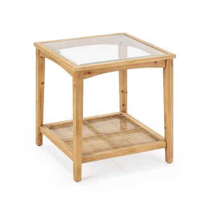 Mesa auxiliar estilo rústico en madera de pino, ratán natural y cristal.