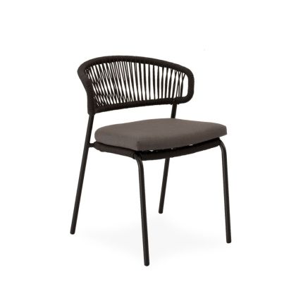 Silla de exterior étnica en acero galvanizado, cuerda  antracita y cojín en tejido gris oscuro.
