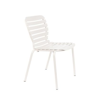 Silla moderna con lamas verticales en aluminio blanco.