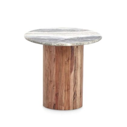 Mesa auxiliar nórdica moderna con sobre de mármol gris, blanco y base de madera de acacia natural.