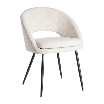 Silla estilo moderno en metal tapizado en tela crema con patas de hierro negro.