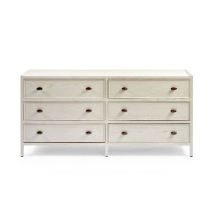 Cómoda nórdico moderno en madera de roble blanca con tiradores metálicos.