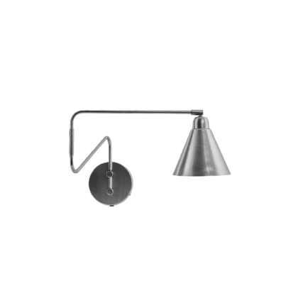 Lámpara de pared industrial moderno en hierro plateado cepillado y detalles en latón.